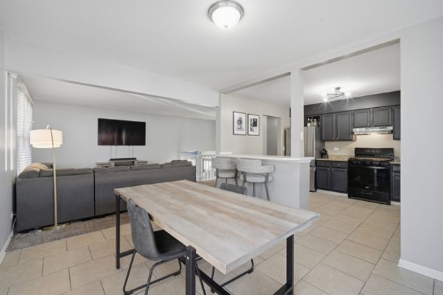 766 Michigan Avenue, South Elgin, IL 60177