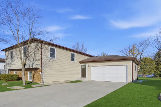 766 Michigan Avenue, South Elgin, IL 60177