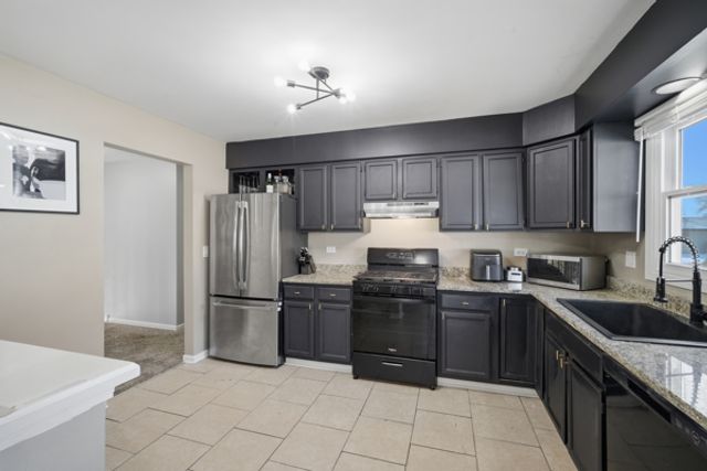 766 Michigan Avenue, South Elgin, IL 60177