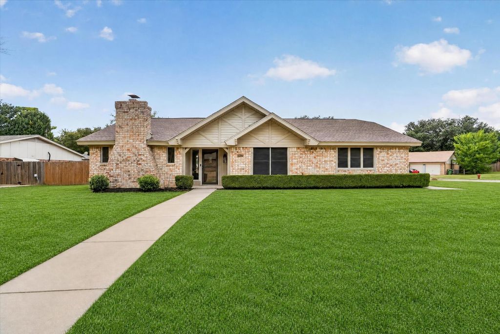 5817 Stone Drive, North Richland Hills, TX 76180 — exterior
