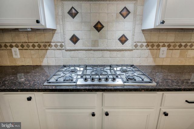 100 LAKEWOOD DR, Williamsburg, VA 23185