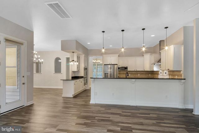 100 LAKEWOOD DR, Williamsburg, VA 23185