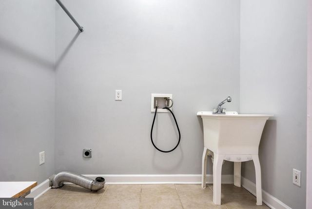 100 LAKEWOOD DR, Williamsburg, VA 23185