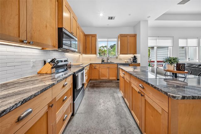 21002 Brewer LN, Lago Vista, TX 78645