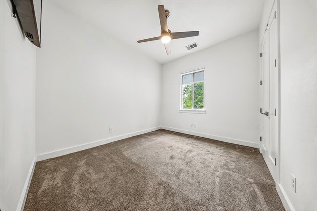 21002 Brewer LN, Lago Vista, TX 78645