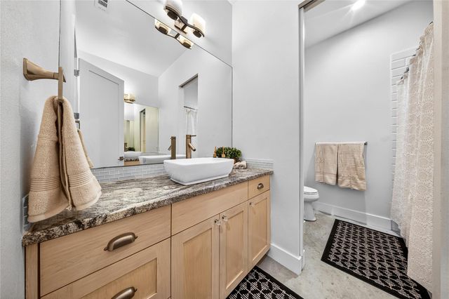 21002 Brewer LN, Lago Vista, TX 78645