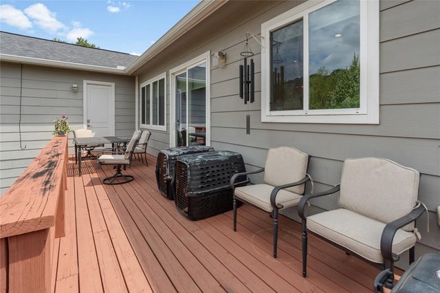 21002 Brewer LN, Lago Vista, TX 78645