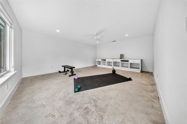 21002 Brewer LN, Lago Vista, TX 78645