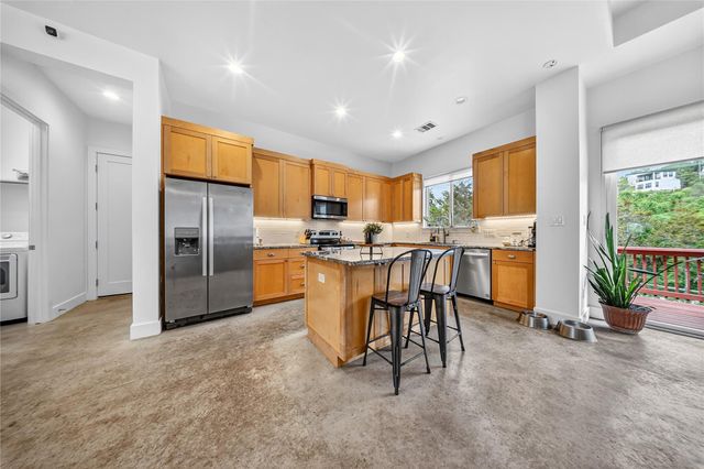 21002 Brewer LN, Lago Vista, TX 78645