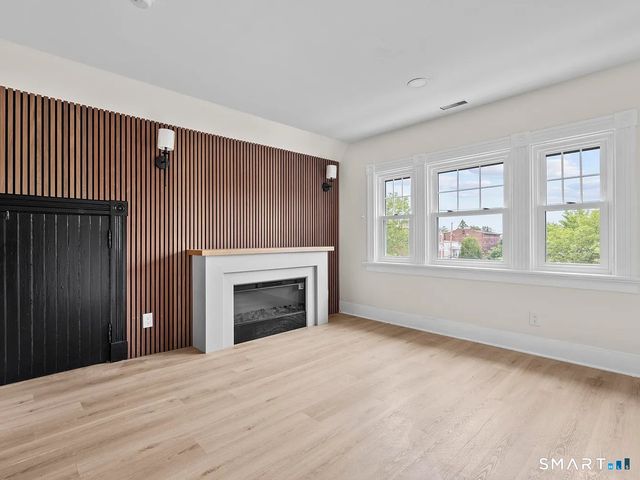 821 State Street 3, New Haven, CT 06511