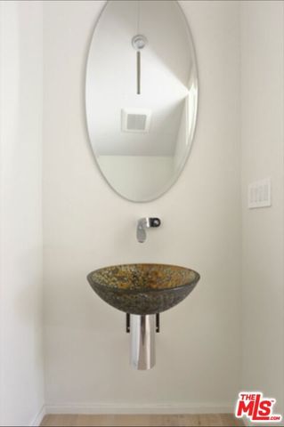 1033 Grant Street, Santa Monica, CA 90405