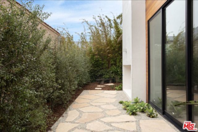 1033 Grant Street, Santa Monica, CA 90405