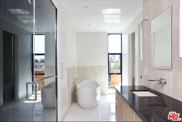 1033 Grant Street, Santa Monica, CA 90405