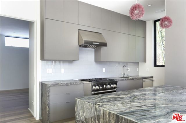 1033 Grant Street, Santa Monica, CA 90405