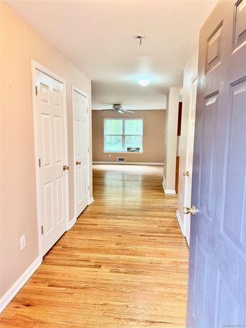 195 Pinebrook Drive, Hyde Park, NY 12538