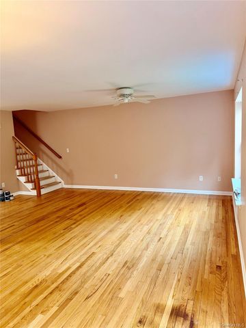 195 Pinebrook Drive, Hyde Park, NY 12538
