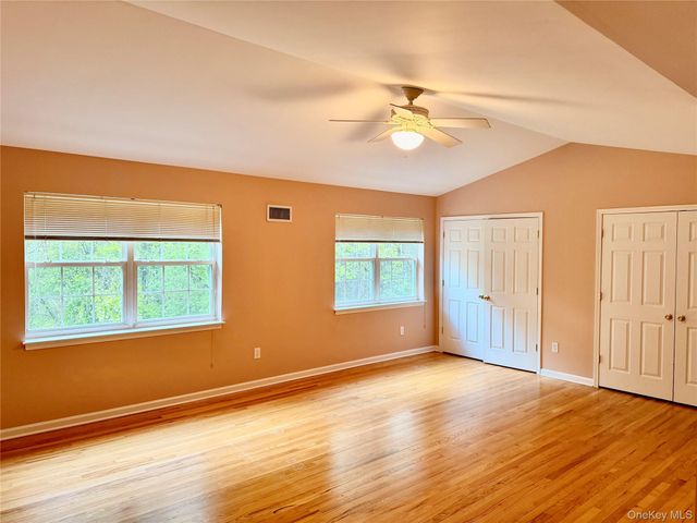 195 Pinebrook Drive, Hyde Park, NY 12538