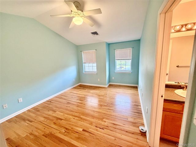 195 Pinebrook Drive, Hyde Park, NY 12538
