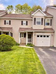 195 Pinebrook Drive, Hyde Park, NY 12538