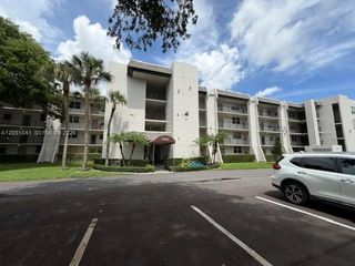 9460 Poinciana Place 310, Davie, FL 33324