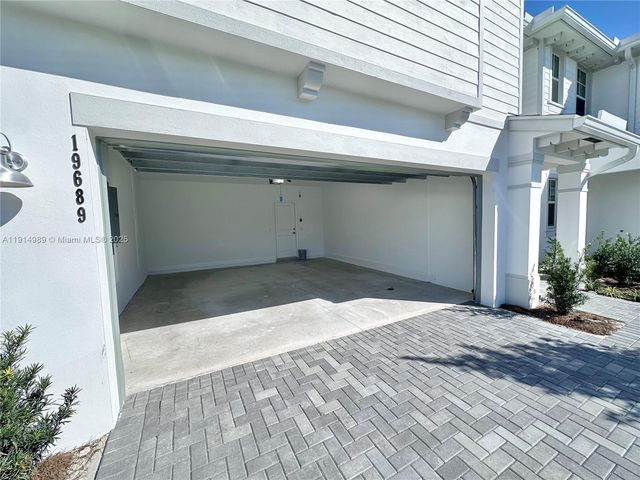 19689 Whispering Creek Rd, Loxahatchee, FL 33470