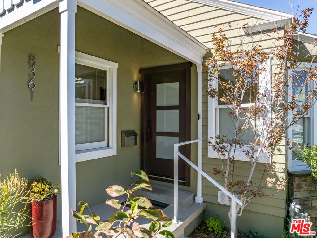 8361 Westlawn Avenue, Los Angeles, CA 90045 — photo 2