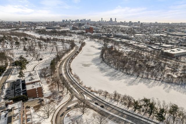 231 Coolidge Ave 405, Watertown, MA 02472