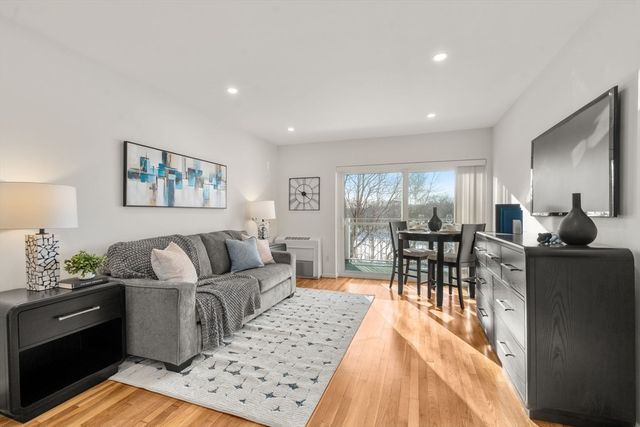 231 Coolidge Ave 405, Watertown, MA 02472