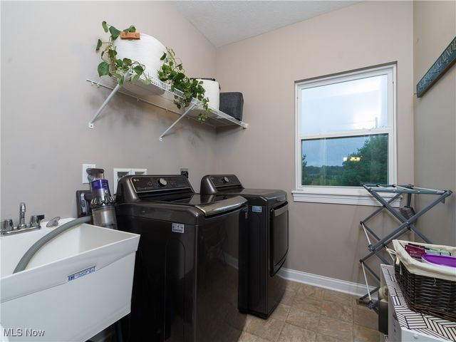 3704 Kenway Boulevard, Uniontown, OH 44685