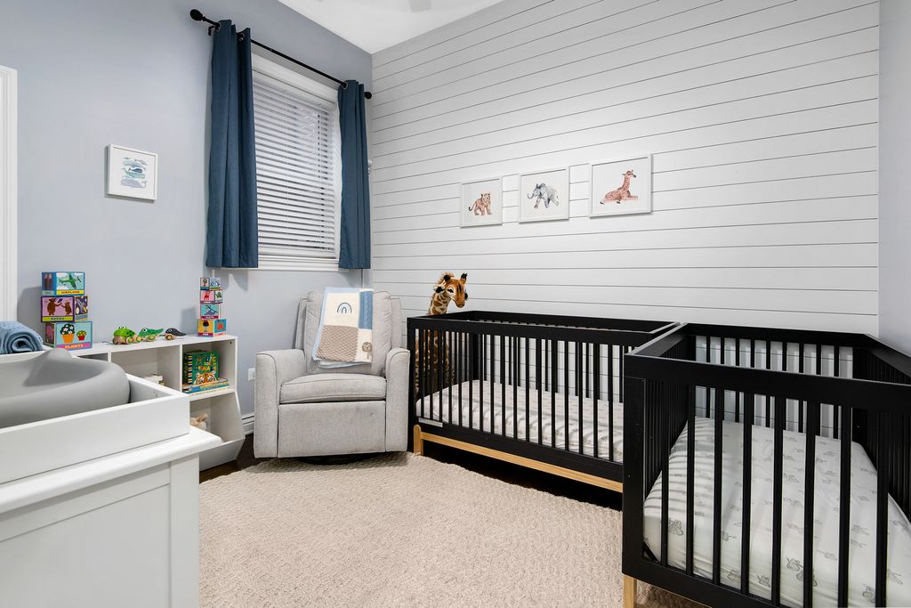 Image 11 of property listing at 4927 N DAMEN Avenue 1C, Chicago, IL 60625