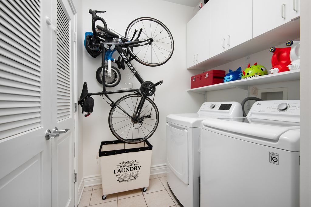 Image 14 of property listing at 4927 N DAMEN Avenue 1C, Chicago, IL 60625