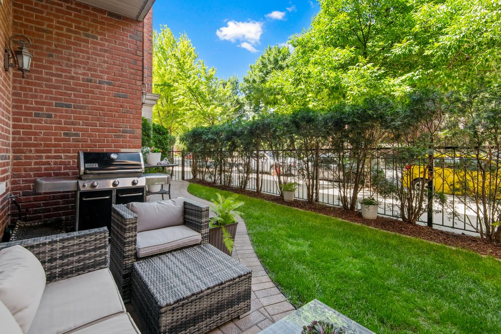 Image 15 of property listing at 4927 N DAMEN Avenue 1C, Chicago, IL 60625