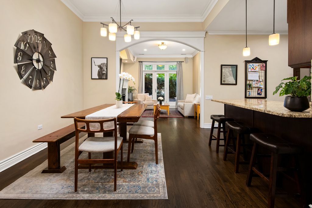 Image 3 of property listing at 4927 N DAMEN Avenue 1C, Chicago, IL 60625