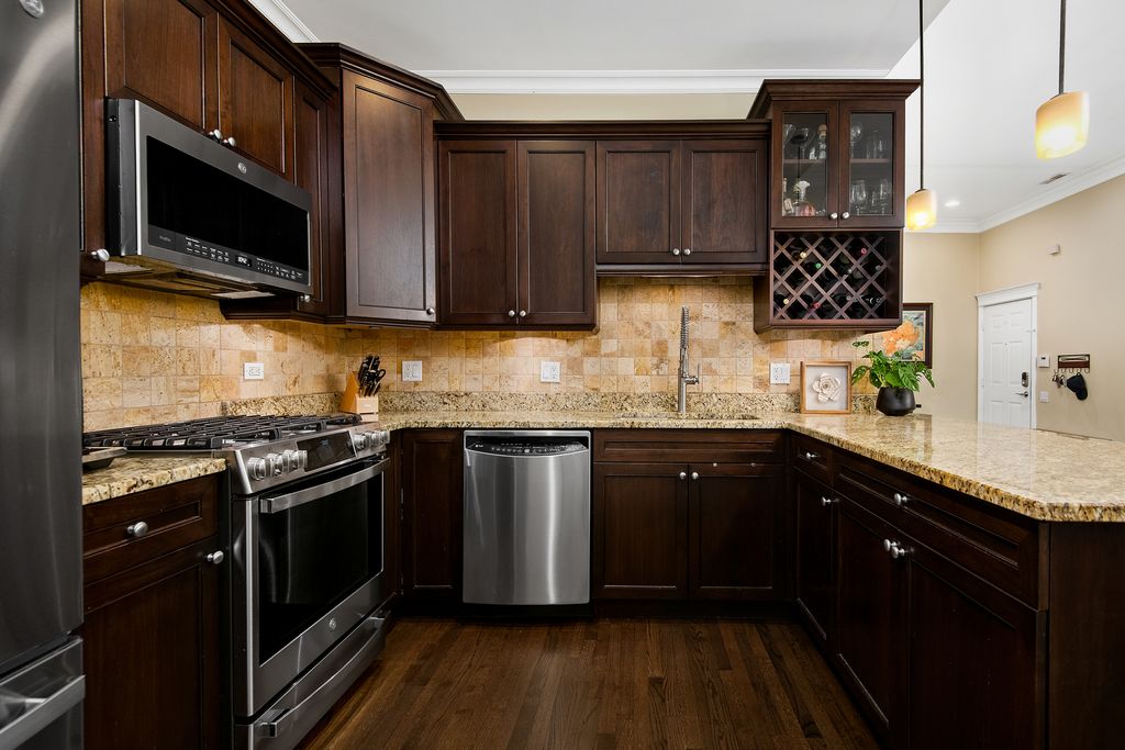 Image 6 of property listing at 4927 N DAMEN Avenue 1C, Chicago, IL 60625