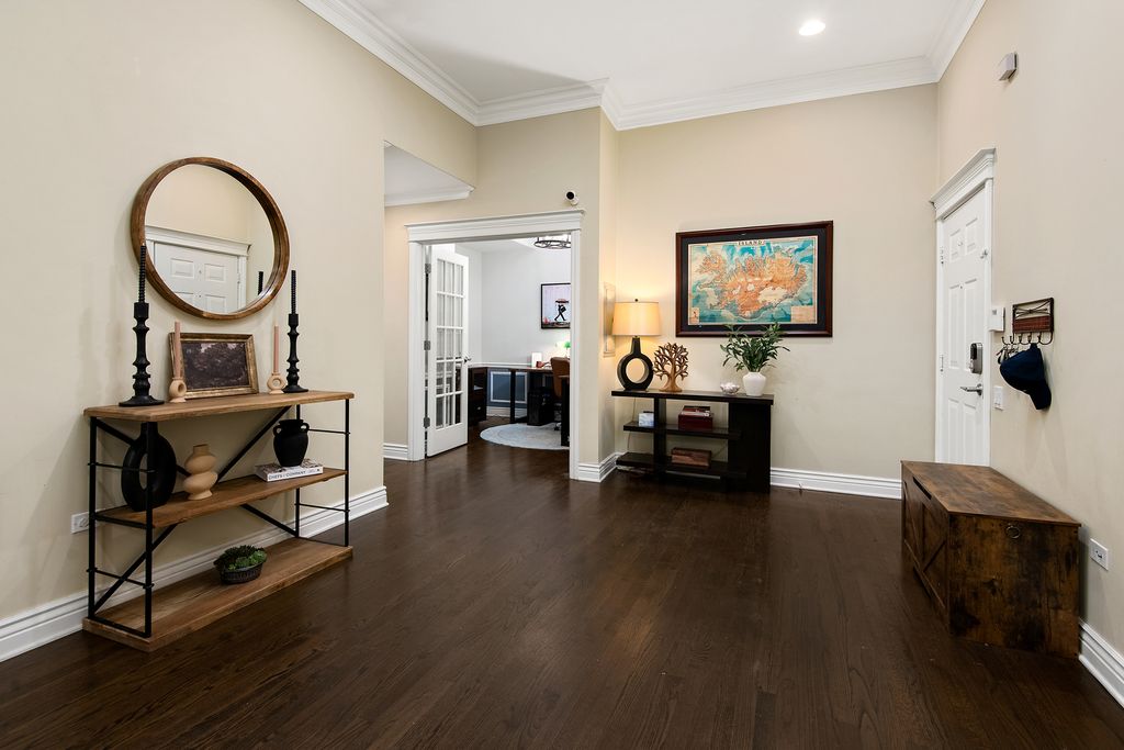 Image 8 of property listing at 4927 N DAMEN Avenue 1C, Chicago, IL 60625