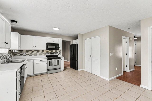 1023 Meadowbrook Court, Hebron, KY 41048