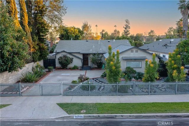 13744 Bessemer St, Valley Glen, CA 91401