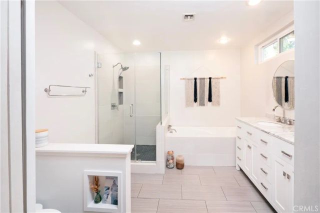 13744 Bessemer St, Valley Glen, CA 91401