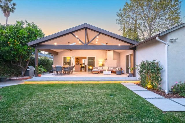 13744 Bessemer St, Valley Glen, CA 91401