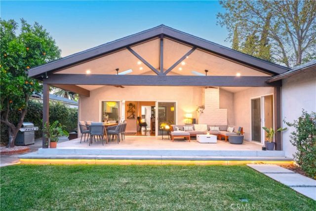 13744 Bessemer St, Valley Glen, CA 91401