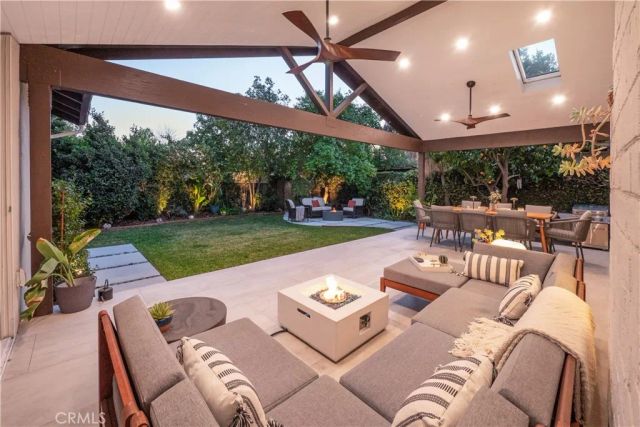 13744 Bessemer St, Valley Glen, CA 91401