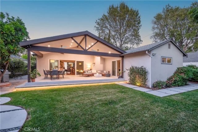 13744 Bessemer St, Valley Glen, CA 91401