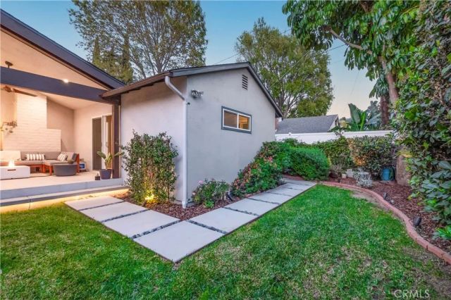 13744 Bessemer St, Valley Glen, CA 91401