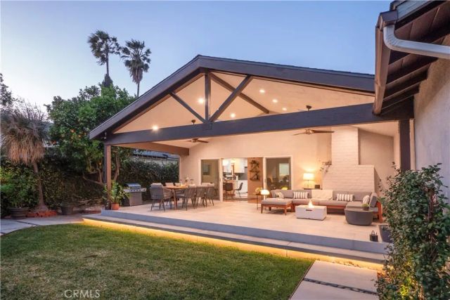 13744 Bessemer St, Valley Glen, CA 91401