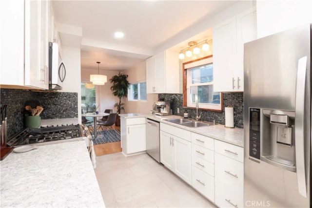 13744 Bessemer St, Valley Glen, CA 91401