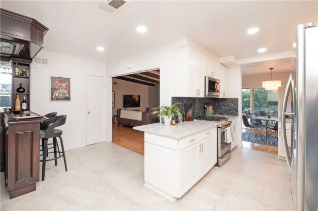 13744 Bessemer St, Valley Glen, CA 91401