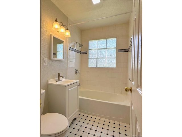 891 Lansing St, Aurora, CO 80010