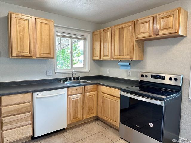 891 Lansing St, Aurora, CO 80010