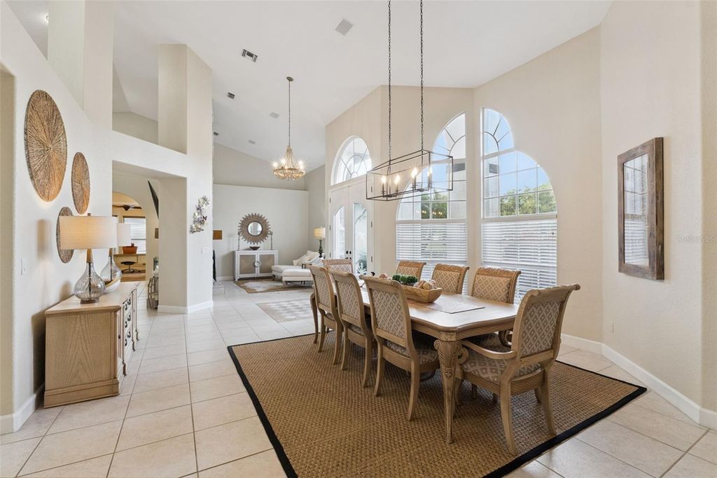 Image 16 of property listing at 10442 BIRCH TREE LANE, Windermere, FL 34786