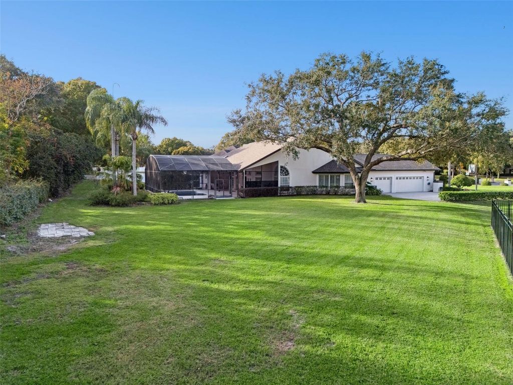 Image 40 of property listing at 10442 BIRCH TREE LANE, Windermere, FL 34786